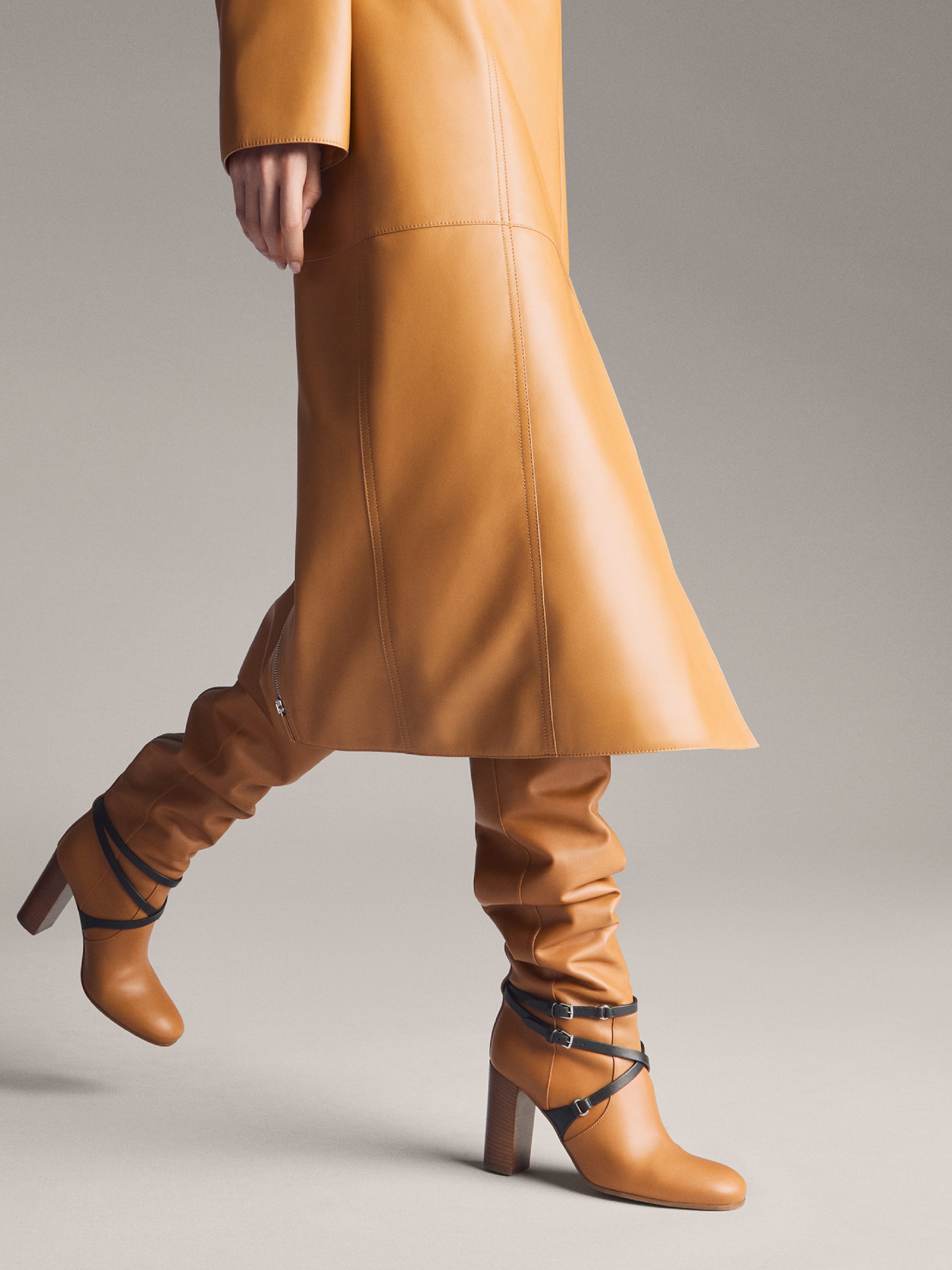 HERMES Souliers — Camille Moguilewsky